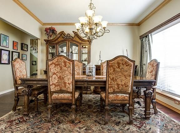 4th image of 654 Brookvista Ct E