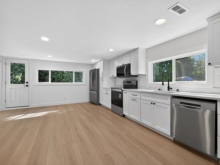 13337 30th Ave NE #B — Photo 12