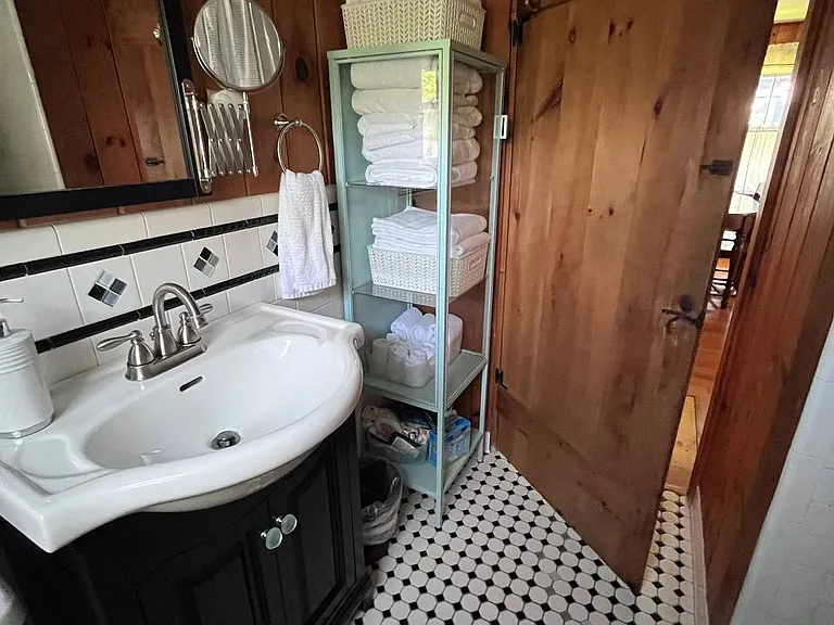 15 Tioga Ave — Photo 22