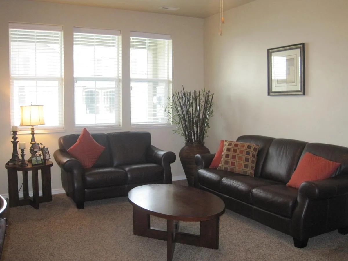 3 bed, 2.5 bath, 1750 sqft, $2,475 — Photo 3