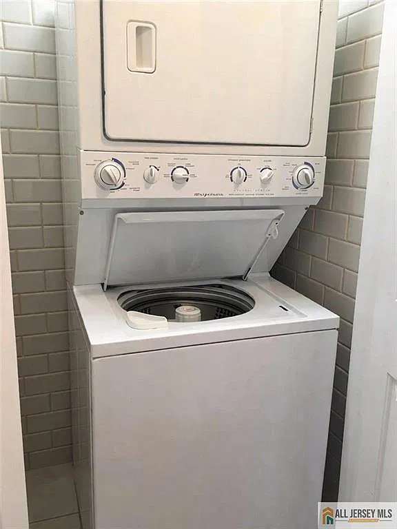 2 bed, 1.0 bath, $1,500 — Photo 4