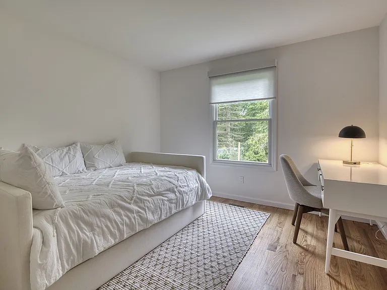 23 Crystal Dr — Photo 3