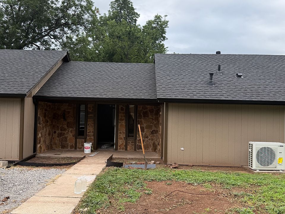 1st image of 828 N 11th St