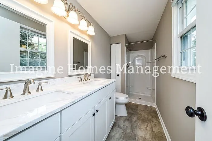 2351 Columbia Rd — Photo 11