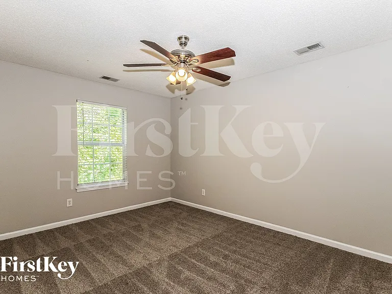 423 Aberdeen Cir — Photo 14