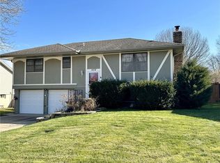 404 SW Redwood Dr, Blue Springs, MO 64014