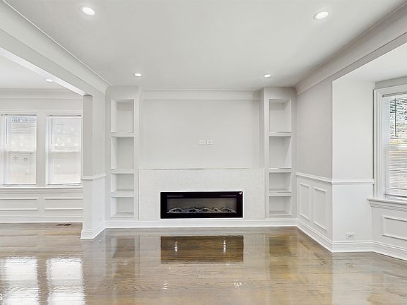 3rd image of 3249 N Newcastle Ave