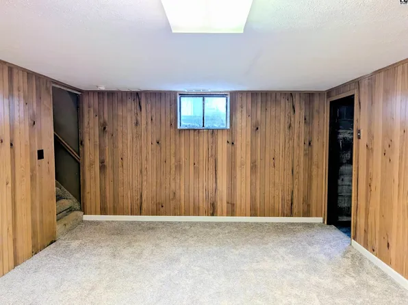 313 N Christian Ave, Moundridge, KS 67107