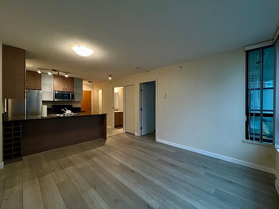 2nd image of 977 Mainland St #1104