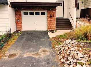 61 Windmill Rd, Poughkeepsie, NY 12601