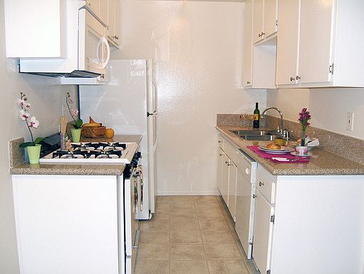 4th image of 13930 Burbank Blvd APT 211