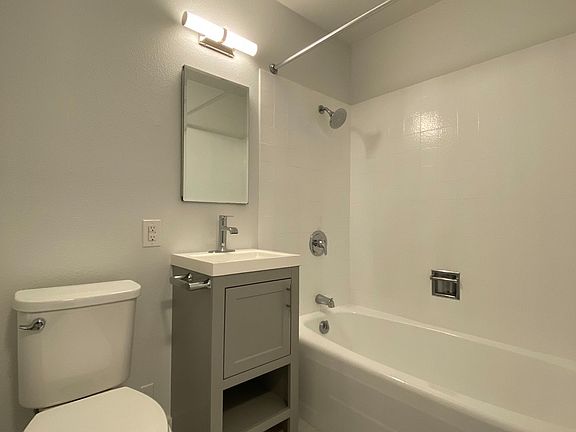 5th image of 430 Lake St S #235