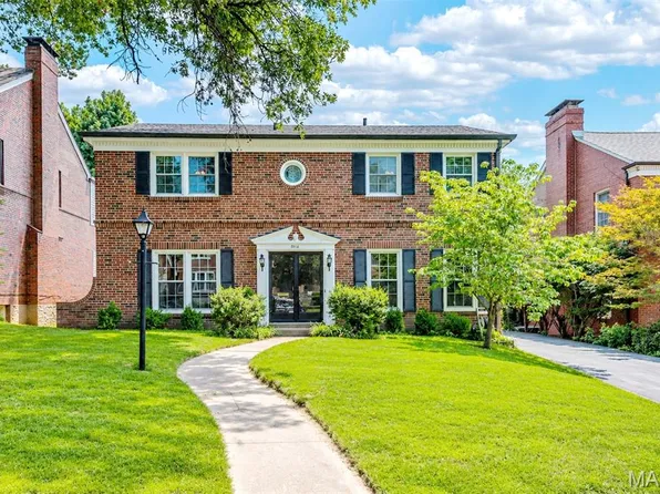 8016 Davis Dr, Saint Louis, MO 63105