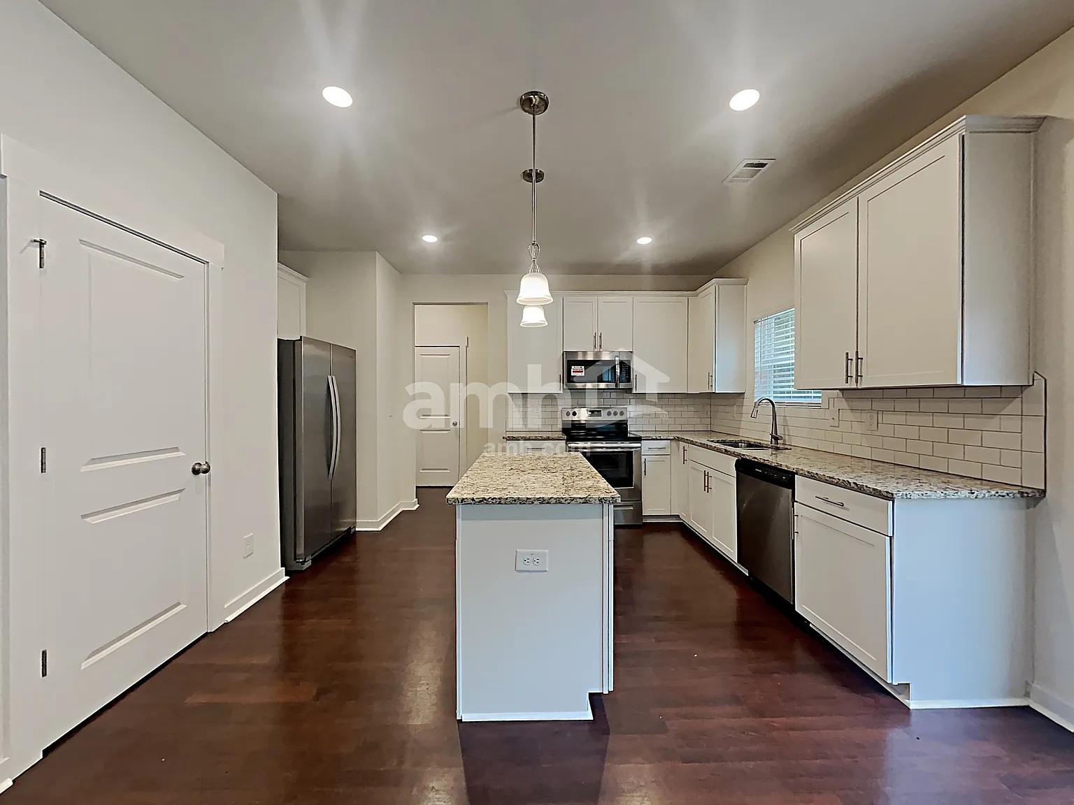 4 bed, 2.5 bath, 1941 sqft, $2,195 — Photo 3