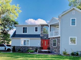 27 Lake Shore Dr, Lake Hiawatha, NJ