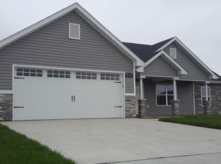 915 S Lois Dr, Centralia, MO 65240