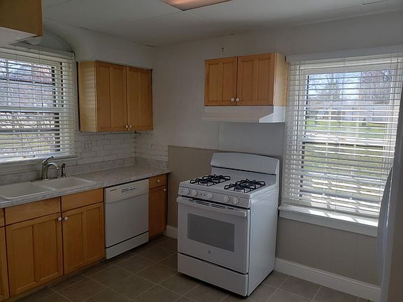 4th image of 556 S Clay Ave