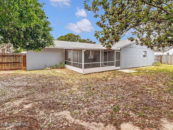 3rd image of 3905 Valley Ln