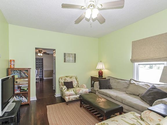 4th image of 3054 Cherokee Dr