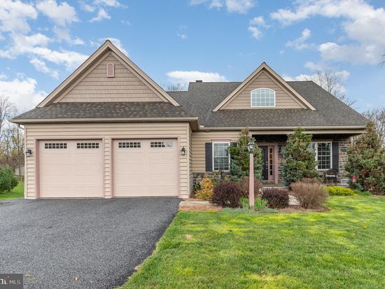 105 Monument Dr, Elizabethtown, PA 17022