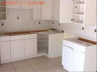 5th image of 450 Jeannine Dr