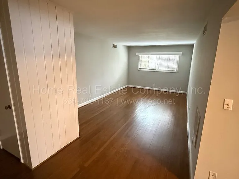 2425 Queen St #9 — Photo 3