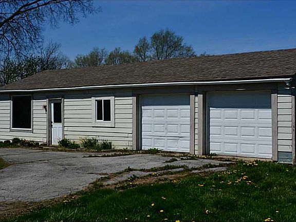 3rd image of 219 N Main St
