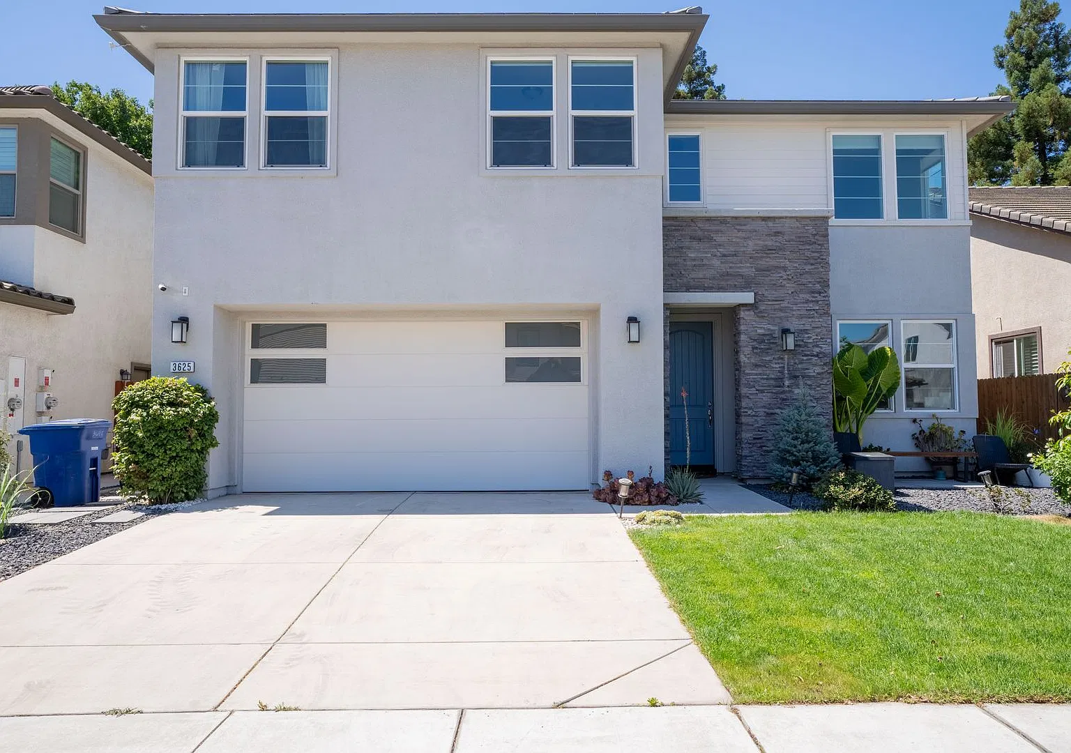 Modern 2020 Build home in Modesto, 3 bed 3.5 bath — Photo 1