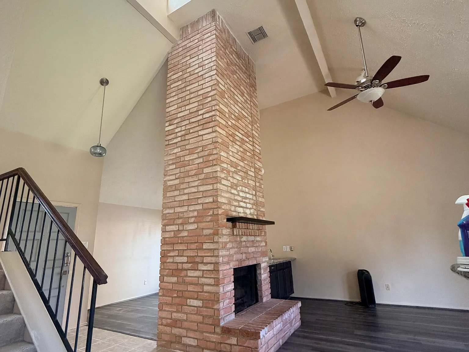 3 bed, 2.5 bath, 1694 sqft, $2,100 — Photo 3