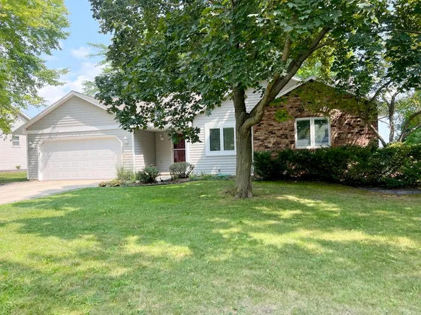 2151 Woodcrest Dr, Green Bay, WI 54304