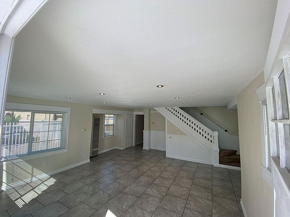 4th image of 955 E 4th St #6b0vzn0va