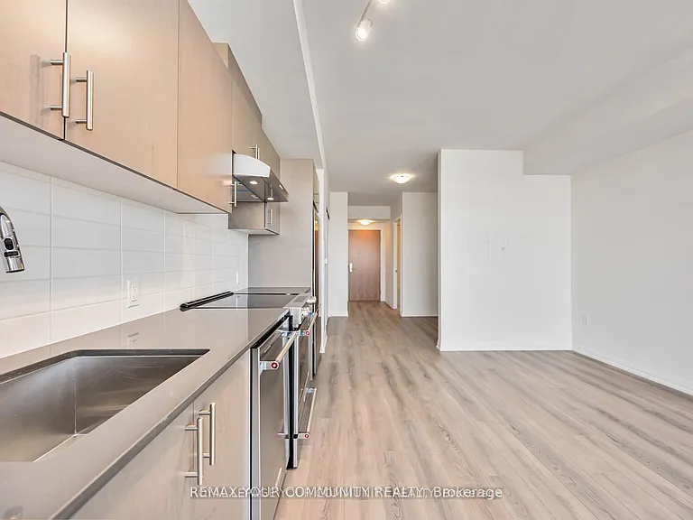 8960 Jane St #429 — Photo 18