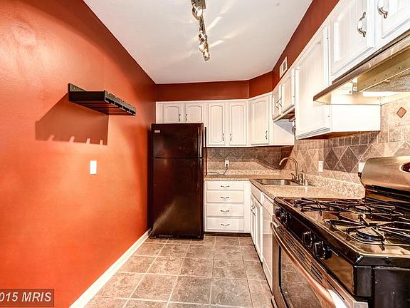 Kitchen (2 of 2)