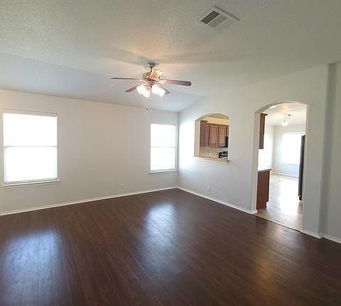 4th image of 2544 Fayette Dr