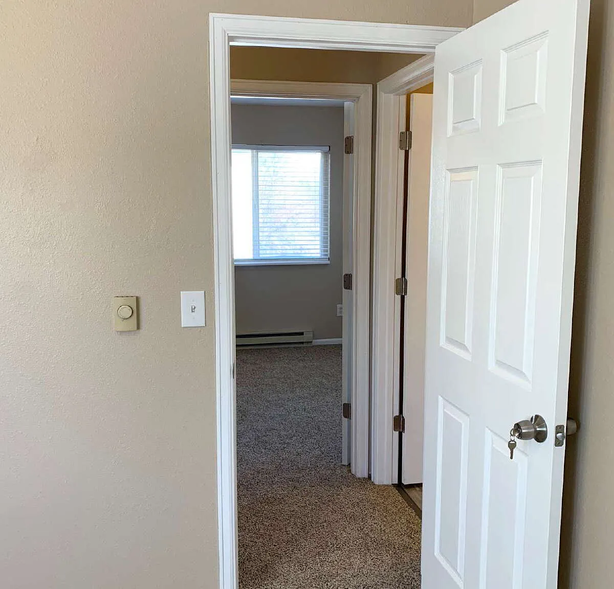 4 bed, 2.0 bath, 1300 sqft, $2,250 — Photo 3