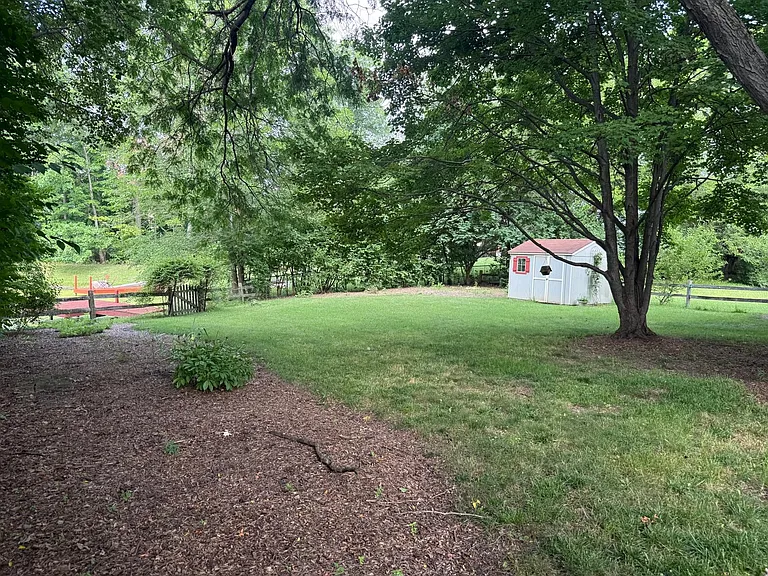 7574 Allenwood Ct — Photo 23