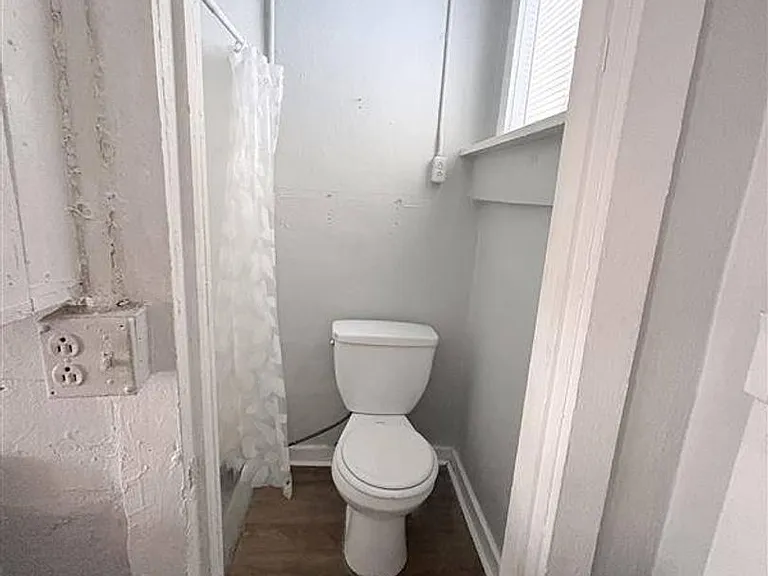 2921 S Port Ave — Photo 3