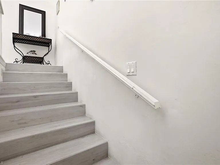 505 Windsor Sq #201 — Photo 12