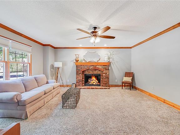 5th image of 1800 NE Waterfield Village Ct