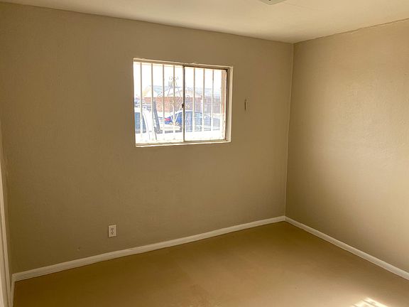 4th image of 4425 Lawrence Ave