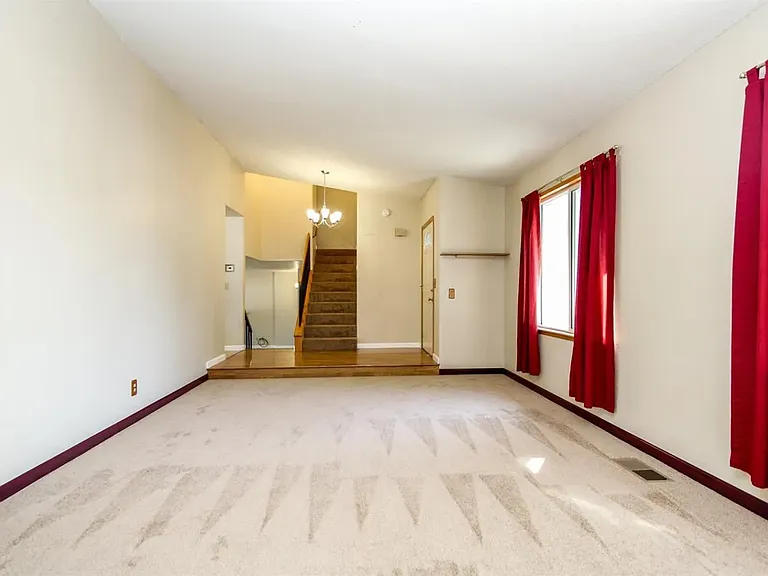 137 Edinburgh Way — Photo 6
