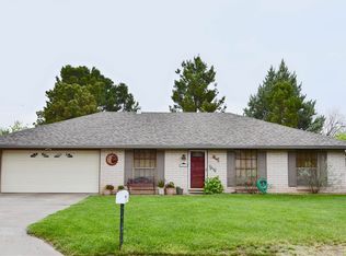 609 Broken Arrow Rd, Roswell, NM 88201
