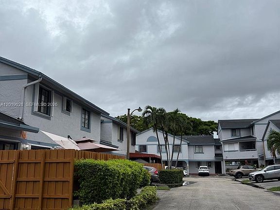 4th image of 1405 SW 122nd Ave APT 10-13
