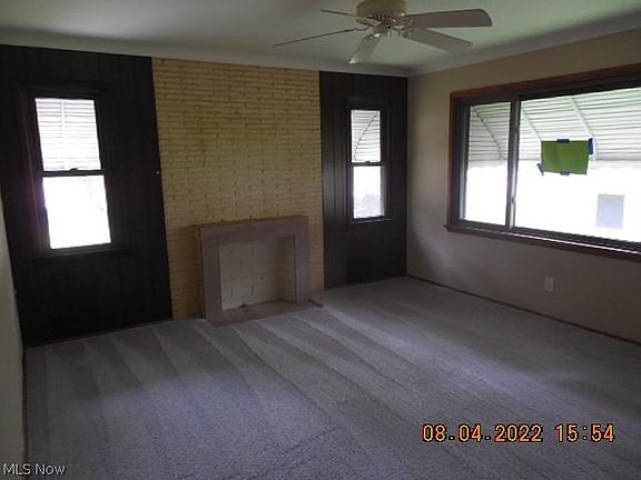 3rd image of 1421 Mapleview Dr