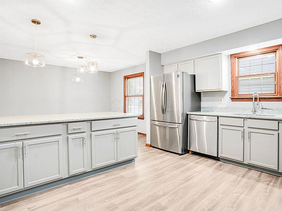 3rd image of 3287 Harbor Bay Dr