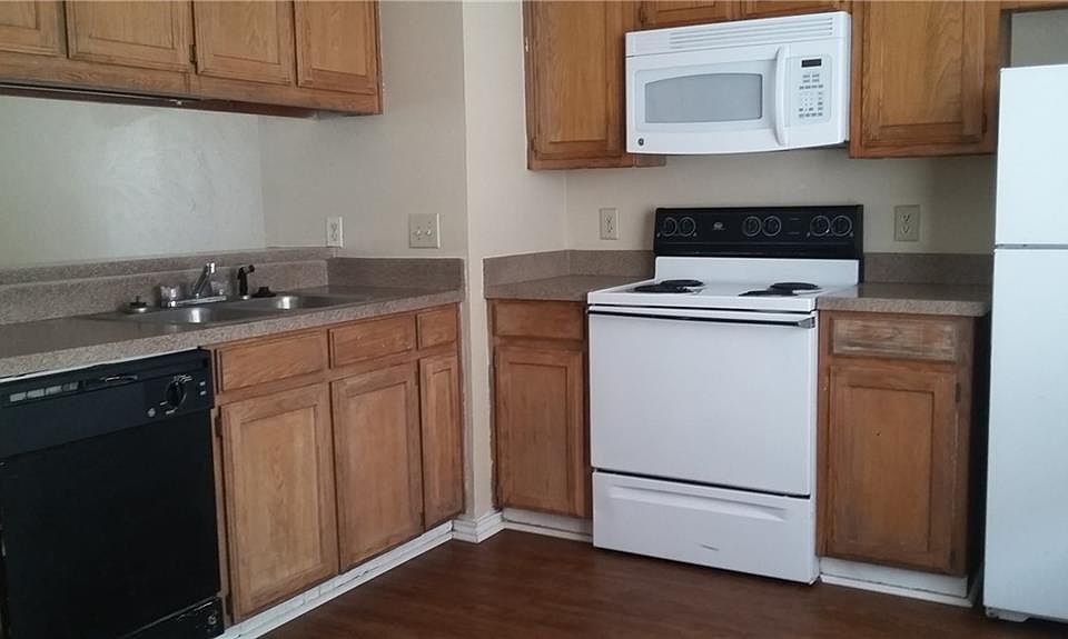 2nd image of 1100 Vine St APT 11