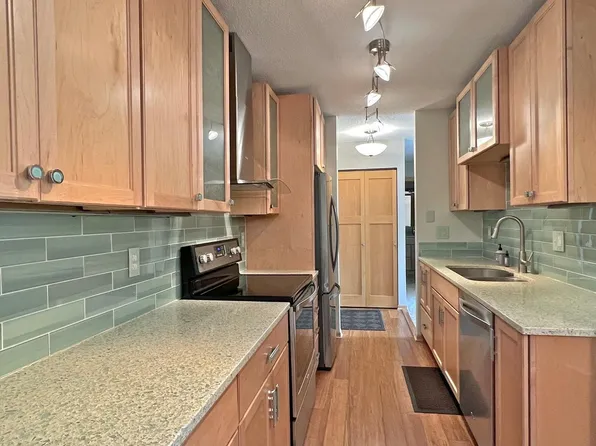 1425 W 28th St APT 306, Minneapolis, MN 55408