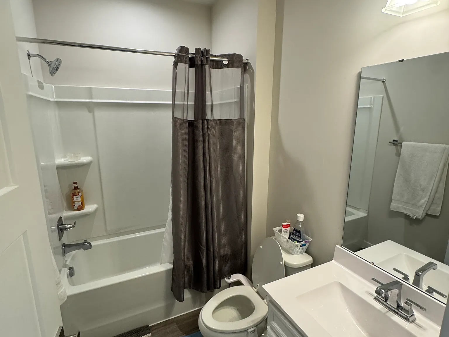 4 bed, 3.5 bath, 2092 sqft, $3,100 — Photo 3