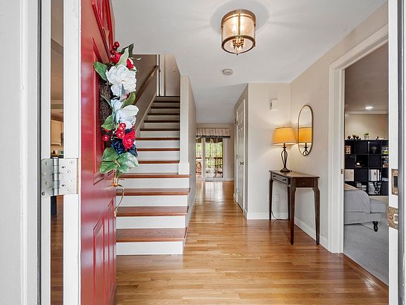 3rd image of 43 Ladyslipper Drive