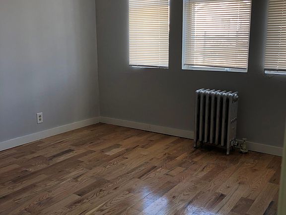 3rd image of 944 E 227th St #D